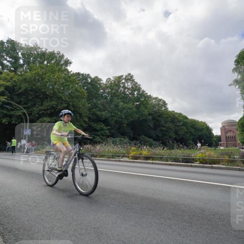 14.09.2025 - Stadtparktriathlon Michael Burmester http://msf.ph/oto/8896499 14.09.2025 14:25:49 Radfahren 1710, 1745, 1755, 1777 meine-sportfotos.de