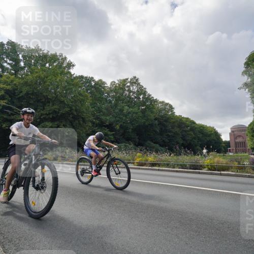 14.09.2025 - Stadtparktriathlon Michael Burmester http://msf.ph/oto/8896509 14.09.2025 14:26:04 Radfahren 1694, 1701, 1720, 1740, 1743, 1761, 1765, 1770, 1778, 1781, 1786, 1791 meine-sportfotos.de
