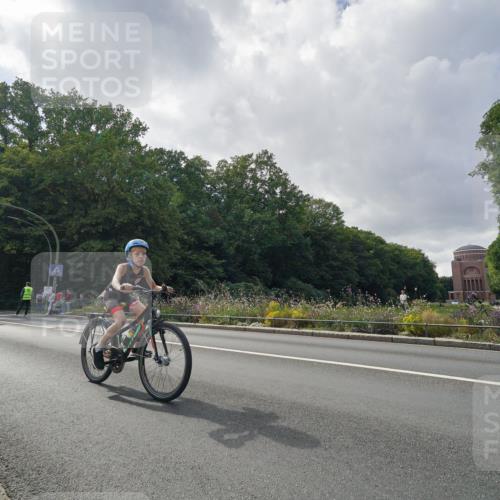 14.09.2025 - Stadtparktriathlon Michael Burmester http://msf.ph/oto/8896511 14.09.2025 14:26:10 Radfahren 1694, 1720, 1727, 1740, 1743, 1747, 1761, 1765, 1768, 1781 meine-sportfotos.de