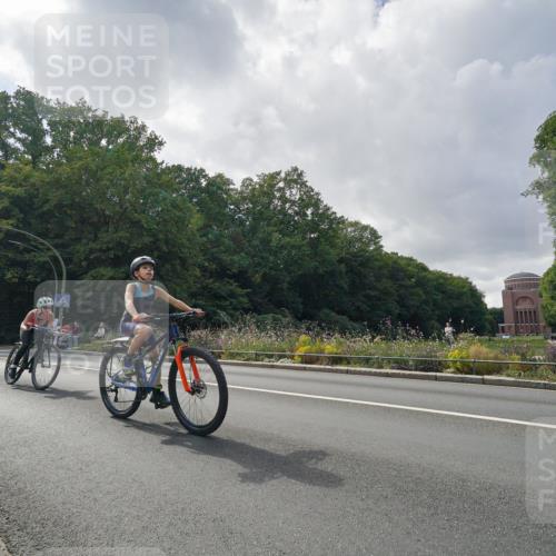 14.09.2025 - Stadtparktriathlon Michael Burmester http://msf.ph/oto/8896514 14.09.2025 14:26:13 Radfahren 1694, 1696, 1699, 1727, 1744, 1747, 1754, 1761, 1765, 1768, 1781 meine-sportfotos.de