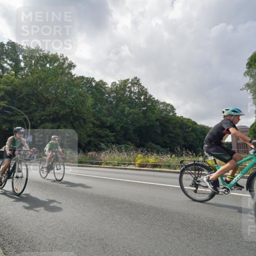 14.09.2025 - Stadtparktriathlon Michael Burmester http://msf.ph/oto/8896520 14.09.2025 14:26:20 Radfahren 1696, 1698, 1699, 1722, 1744, 1754, 1768, 1804, 1865 meine-sportfotos.de