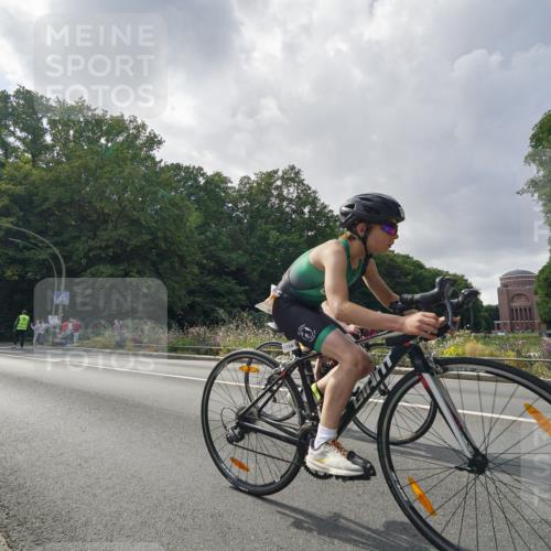 14.09.2025 - Stadtparktriathlon Michael Burmester http://msf.ph/oto/8896521 14.09.2025 14:26:21 Radfahren 1696, 1698, 1699, 1722, 1744, 1754, 1768, 1804, 1865 meine-sportfotos.de