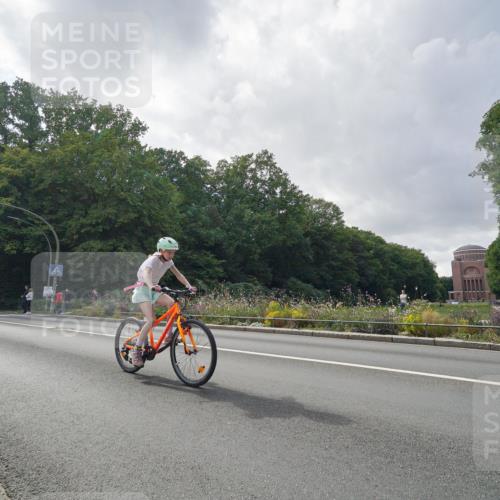 14.09.2025 - Stadtparktriathlon Michael Burmester http://msf.ph/oto/8896527 14.09.2025 14:26:27 Radfahren 1698, 1722, 1751, 1779, 1804, 1865 meine-sportfotos.de