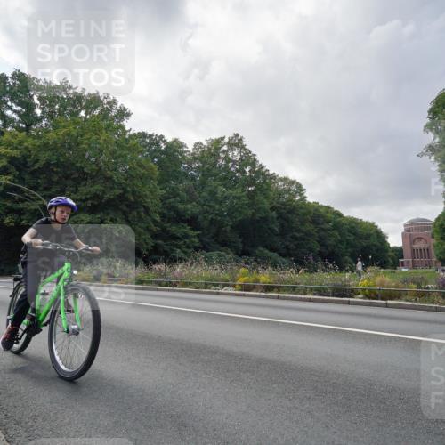 14.09.2025 - Stadtparktriathlon Michael Burmester http://msf.ph/oto/8896531 14.09.2025 14:26:39 Radfahren 1721, 1726, 1748, 1773, 1779 meine-sportfotos.de
