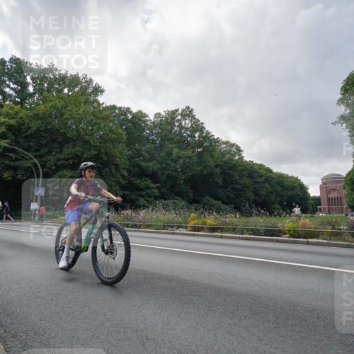 14.09.2025 - Stadtparktriathlon Michael Burmester http://msf.ph/oto/8896536 14.09.2025 14:26:51 Radfahren 1715, 1750, 1757, 1773 meine-sportfotos.de
