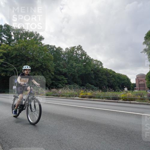 14.09.2025 - Stadtparktriathlon Michael Burmester http://msf.ph/oto/8896538 14.09.2025 14:26:51 Radfahren 1715, 1750, 1757, 1773 meine-sportfotos.de