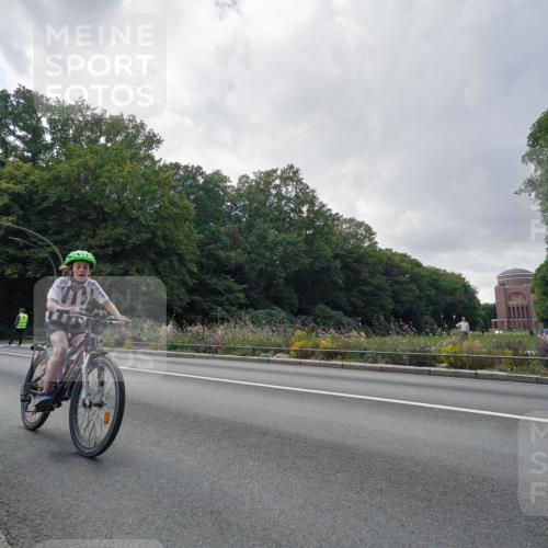 14.09.2025 - Stadtparktriathlon Michael Burmester http://msf.ph/oto/8896540 14.09.2025 14:27:05 Radfahren 1713, 1714 meine-sportfotos.de