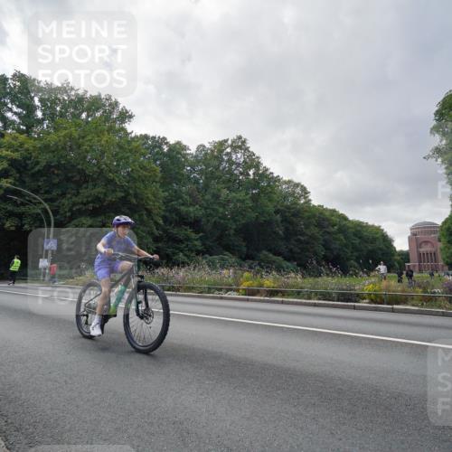 14.09.2025 - Stadtparktriathlon Michael Burmester http://msf.ph/oto/8896543 14.09.2025 14:27:19 Radfahren 1712, 1749 meine-sportfotos.de