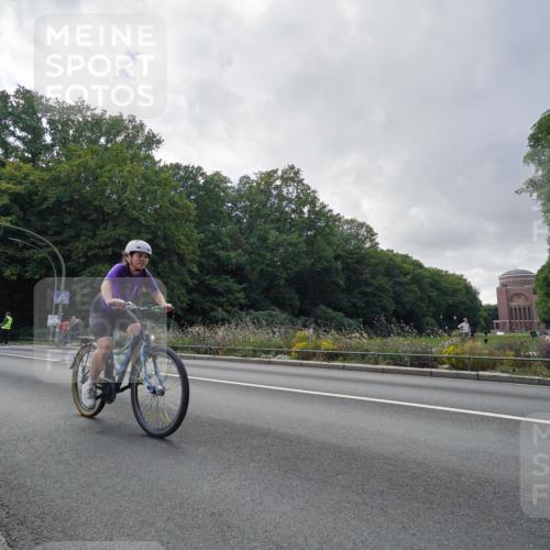 14.09.2025 - Stadtparktriathlon Michael Burmester http://msf.ph/oto/8896544 14.09.2025 14:27:26 Radfahren 1712, 1787 meine-sportfotos.de