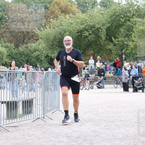 14.09.2025 - Stadtparktriathlon Strokosch-Dieckow http://msf.ph/oto/8896770 14.09.2025 13:04:50 Ziel 1094 meine-sportfotos.de