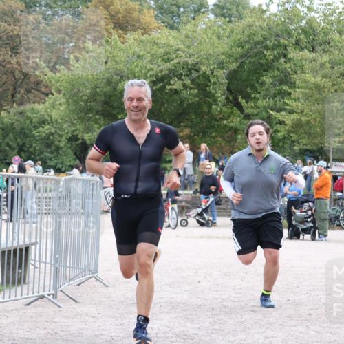 14.09.2025 - Stadtparktriathlon Strokosch-Dieckow http://msf.ph/oto/8896784 14.09.2025 13:05:07 Ziel 1085, 1146 meine-sportfotos.de