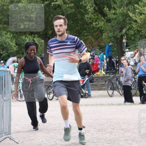 14.09.2025 - Stadtparktriathlon Strokosch-Dieckow http://msf.ph/oto/8896790 14.09.2025 13:05:33 Ziel 924, 1151 meine-sportfotos.de