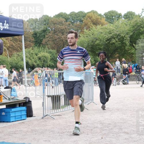 14.09.2025 - Stadtparktriathlon Strokosch-Dieckow http://msf.ph/oto/8896794 14.09.2025 13:05:34 Ziel 924, 1151 meine-sportfotos.de