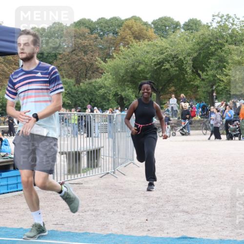 14.09.2025 - Stadtparktriathlon Strokosch-Dieckow http://msf.ph/oto/8896796 14.09.2025 13:05:34 Ziel 924, 1151 meine-sportfotos.de