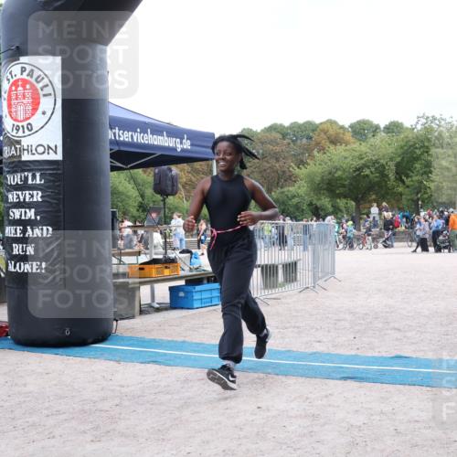 14.09.2025 - Stadtparktriathlon Strokosch-Dieckow http://msf.ph/oto/8896800 14.09.2025 13:05:36 Ziel 924, 1151 meine-sportfotos.de