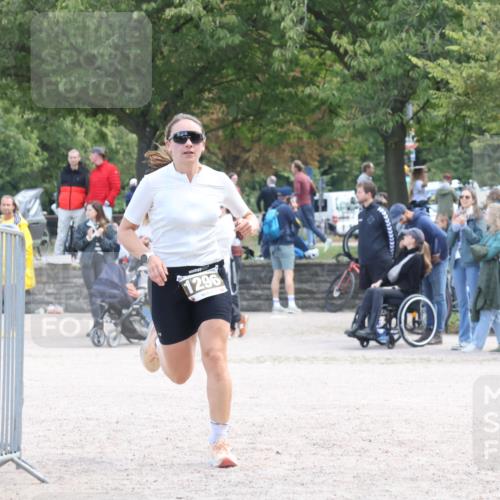 14.09.2025 - Stadtparktriathlon Strokosch-Dieckow http://msf.ph/oto/8897095 14.09.2025 13:26:23 Ziel 1296 meine-sportfotos.de