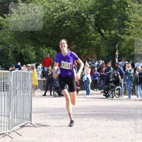 14.09.2025 - Stadtparktriathlon Strokosch-Dieckow http://msf.ph/oto/8897131 14.09.2025 13:28:21 Ziel 1291 meine-sportfotos.de