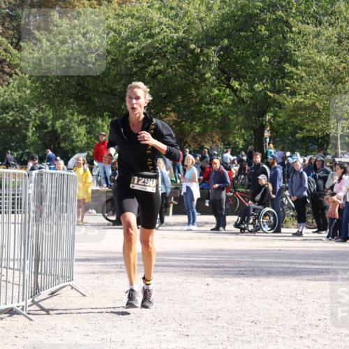 14.09.2025 - Stadtparktriathlon Strokosch-Dieckow http://msf.ph/oto/8897158 14.09.2025 13:30:15 Ziel 1290 meine-sportfotos.de