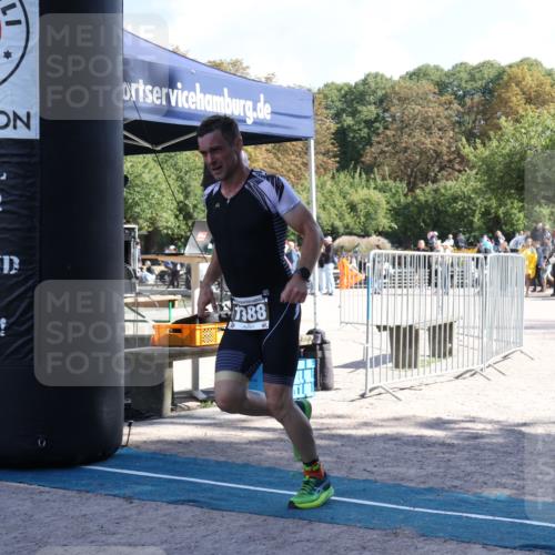 14.09.2025 - Stadtparktriathlon Strokosch-Dieckow http://msf.ph/oto/8897253 14.09.2025 13:32:58 Ziel 1386, 1388 meine-sportfotos.de