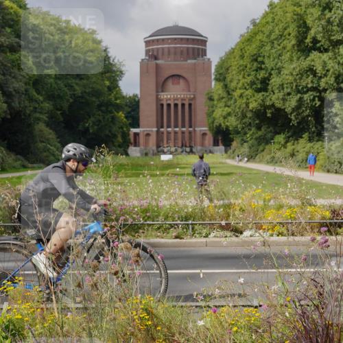 14.09.2025 - Stadtparktriathlon Michael Burmester http://msf.ph/oto/8897409 14.09.2025 12:37:07 Radfahren 1215, 1293, 1388 meine-sportfotos.de