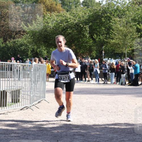 14.09.2025 - Stadtparktriathlon Strokosch-Dieckow http://msf.ph/oto/8897456 14.09.2025 13:35:58 Ziel 1232 meine-sportfotos.de