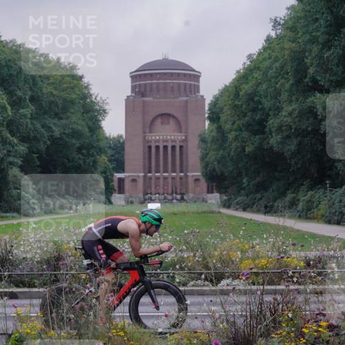 14.09.2025 - Stadtparktriathlon Michael Burmester http://msf.ph/oto/8897458 14.09.2025 08:54:03 Radfahren 309, 334, 355 meine-sportfotos.de