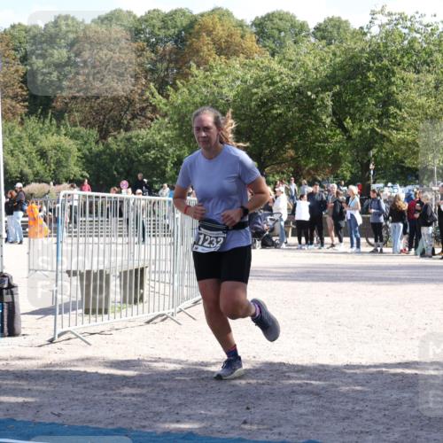 14.09.2025 - Stadtparktriathlon Strokosch-Dieckow http://msf.ph/oto/8897460 14.09.2025 13:35:58 Ziel 1232 meine-sportfotos.de