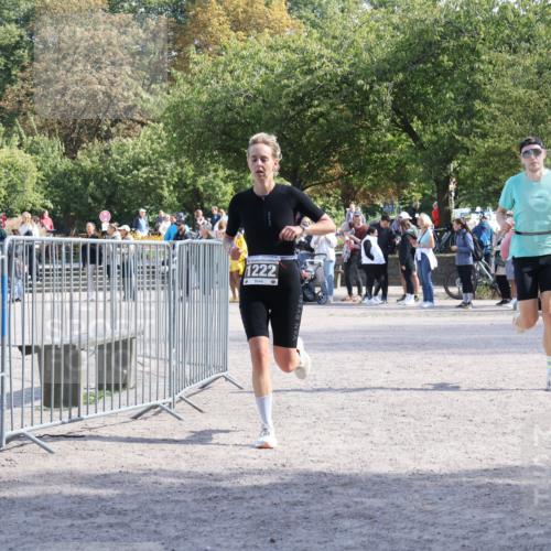 14.09.2025 - Stadtparktriathlon Strokosch-Dieckow http://msf.ph/oto/8897469 14.09.2025 13:36:20 Ziel 1222, 1359 meine-sportfotos.de