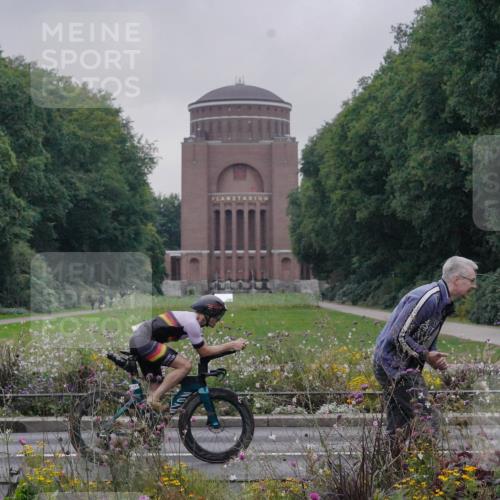 14.09.2025 - Stadtparktriathlon Michael Burmester http://msf.ph/oto/8897483 14.09.2025 08:54:33 Radfahren 330, 335 meine-sportfotos.de