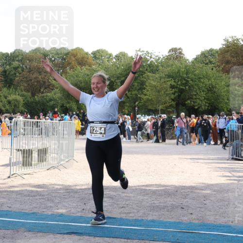 14.09.2025 - Stadtparktriathlon Strokosch-Dieckow http://msf.ph/oto/8897507 14.09.2025 13:36:45 Ziel 1254 meine-sportfotos.de