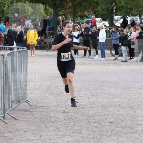 14.09.2025 - Stadtparktriathlon Strokosch-Dieckow http://msf.ph/oto/8897583 14.09.2025 13:38:27 Ziel 1251, 1288, 1396 meine-sportfotos.de