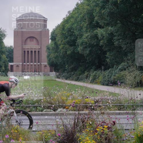 14.09.2025 - Stadtparktriathlon Michael Burmester http://msf.ph/oto/8897586 14.09.2025 08:56:24 Radfahren 318, 323, 339, 350, 363, 370 meine-sportfotos.de