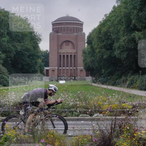 14.09.2025 - Stadtparktriathlon Michael Burmester http://msf.ph/oto/8897595 14.09.2025 08:56:30 Radfahren 323, 345, 347, 366, 370, 375, 451 meine-sportfotos.de