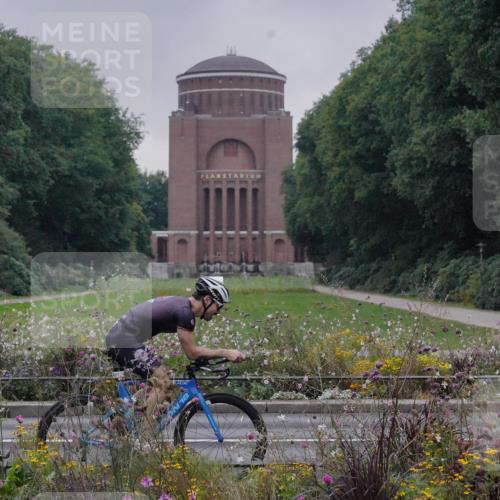 14.09.2025 - Stadtparktriathlon Michael Burmester http://msf.ph/oto/8897619 14.09.2025 08:56:39 Radfahren 326, 333, 345, 347, 366, 375, 451 meine-sportfotos.de