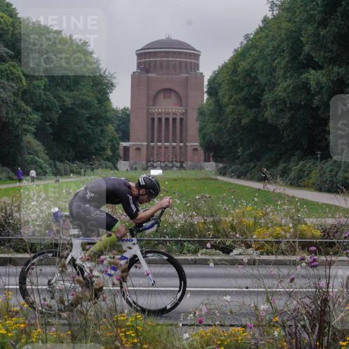 14.09.2025 - Stadtparktriathlon Michael Burmester http://msf.ph/oto/8897859 14.09.2025 09:02:08 Radfahren 301, 365, 373 meine-sportfotos.de