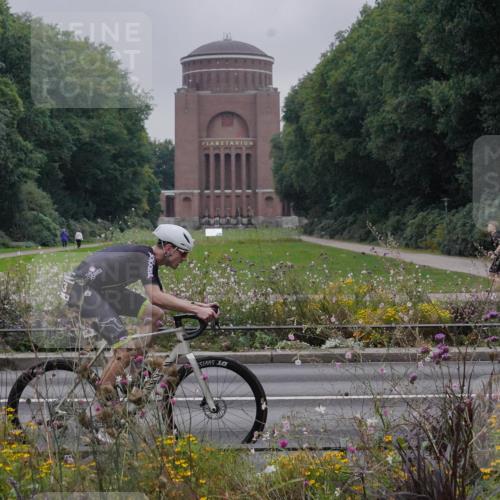 14.09.2025 - Stadtparktriathlon Michael Burmester http://msf.ph/oto/8897889 14.09.2025 09:02:31 Radfahren 318, 326, 339, 340, 342, 363, 370 meine-sportfotos.de
