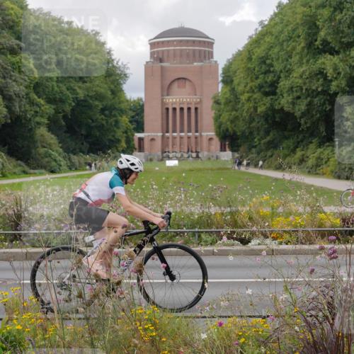 14.09.2025 - Stadtparktriathlon Michael Burmester http://msf.ph/oto/8898013 14.09.2025 12:44:21 Radfahren 1257, 1300, 1339 meine-sportfotos.de