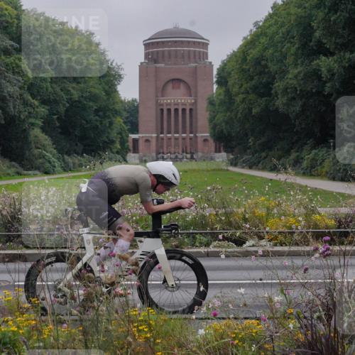 14.09.2025 - Stadtparktriathlon Michael Burmester http://msf.ph/oto/8898020 14.09.2025 09:03:48 Radfahren 311, 325, 328, 348, 413, 414 meine-sportfotos.de