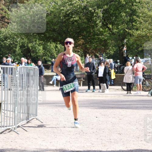 14.09.2025 - Stadtparktriathlon Strokosch-Dieckow http://msf.ph/oto/8898109 14.09.2025 13:45:39 Ziel 1571 meine-sportfotos.de