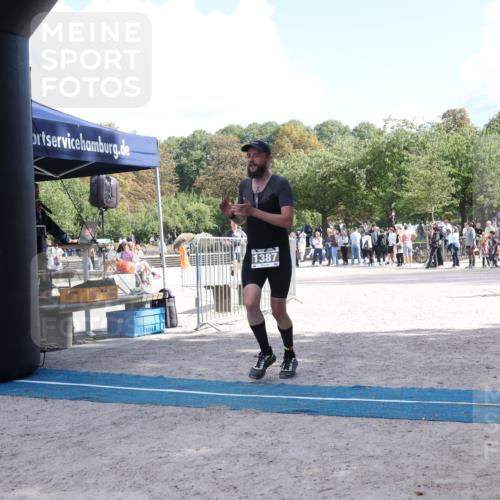 14.09.2025 - Stadtparktriathlon Strokosch-Dieckow http://msf.ph/oto/8898196 14.09.2025 13:47:52 Ziel 1387, 1394 meine-sportfotos.de
