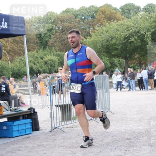 14.09.2025 - Stadtparktriathlon Strokosch-Dieckow http://msf.ph/oto/8898329 14.09.2025 13:51:50 Ziel 1300, 1332, 1358 meine-sportfotos.de