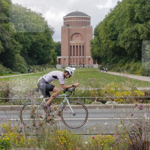 14.09.2025 - Stadtparktriathlon Michael Burmester http://msf.ph/oto/8898543 14.09.2025 12:44:46 Radfahren 1307, 1350, 1381, 1404 meine-sportfotos.de