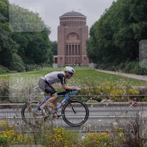 14.09.2025 - Stadtparktriathlon Michael Burmester http://msf.ph/oto/8898619 14.09.2025 09:04:48 Radfahren 321, 367, 405, 476 meine-sportfotos.de