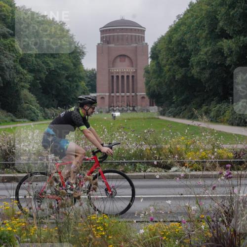 14.09.2025 - Stadtparktriathlon Michael Burmester http://msf.ph/oto/8898758 14.09.2025 09:06:19 Radfahren 331, 346, 359, 402, 422 meine-sportfotos.de