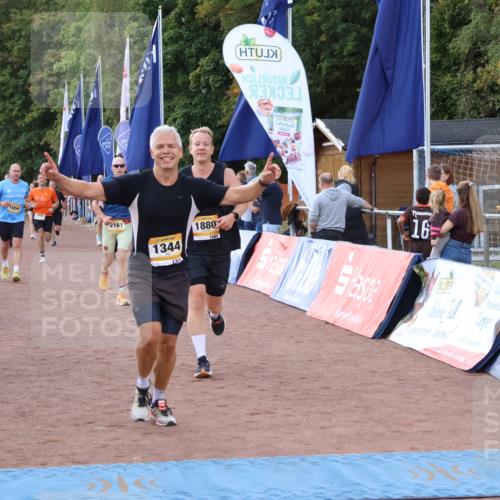 14.09.2025 - Airport Race Strokosch-Dieckow http://msf.ph/oto/8898765 14.09.2025 12:26:03 Ziel 96, 117, 253, 381, 633, 1056, 1344, 1717, 1792, 1880, 1895, 1912, 2161, 5029 meine-sportfotos.de