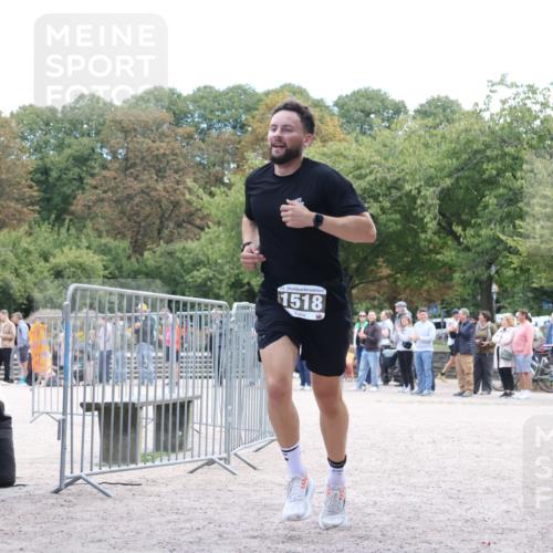 14.09.2025 - Stadtparktriathlon Strokosch-Dieckow http://msf.ph/oto/8898934 14.09.2025 14:07:18 Ziel 1518 meine-sportfotos.de
