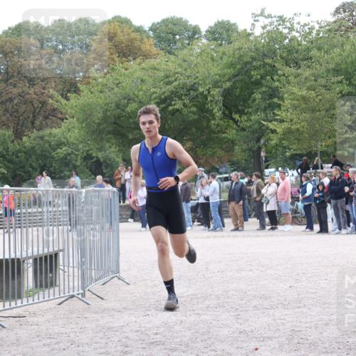 14.09.2025 - Stadtparktriathlon Strokosch-Dieckow http://msf.ph/oto/8898989 14.09.2025 14:08:46 Ziel 1489, 1498 meine-sportfotos.de