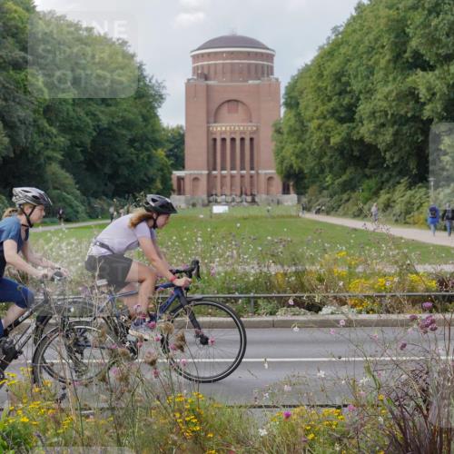 14.09.2025 - Stadtparktriathlon Michael Burmester http://msf.ph/oto/8899033 14.09.2025 12:50:34 Radfahren 1222, 1232, 1277, 1329, 1365, 1405 meine-sportfotos.de