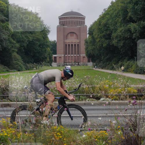 14.09.2025 - Stadtparktriathlon Michael Burmester http://msf.ph/oto/8899178 14.09.2025 09:10:23 Radfahren 336 meine-sportfotos.de