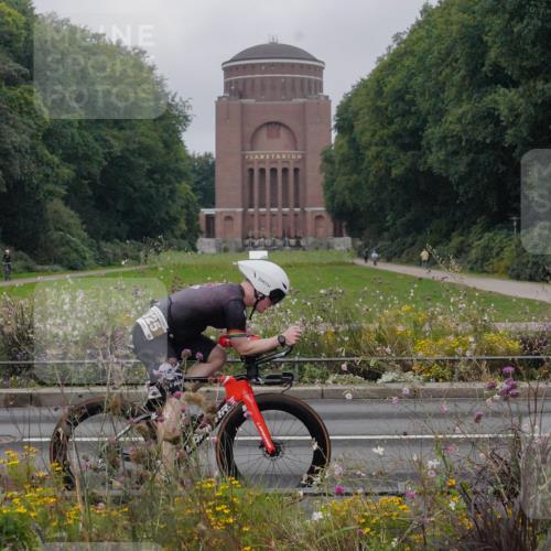 14.09.2025 - Stadtparktriathlon Michael Burmester http://msf.ph/oto/8899203 14.09.2025 09:10:38 Radfahren 303, 319, 325, 367, 369, 372, 395, 420 meine-sportfotos.de
